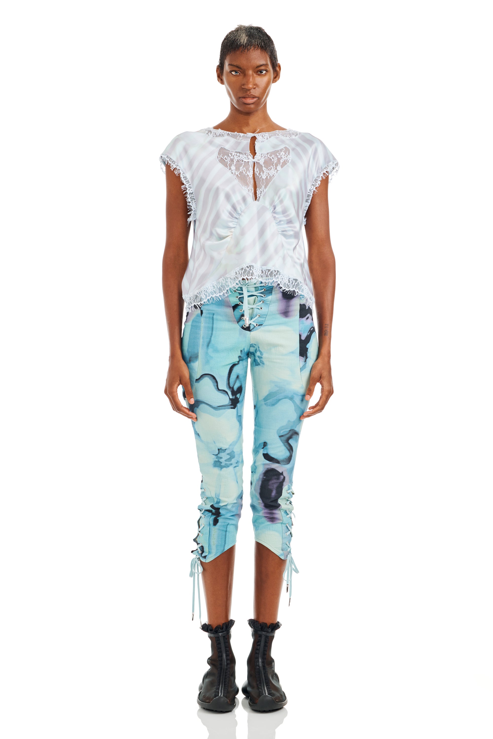 WASHED WAVY NAVY FLOWER STRIPE WATERLILY TOP