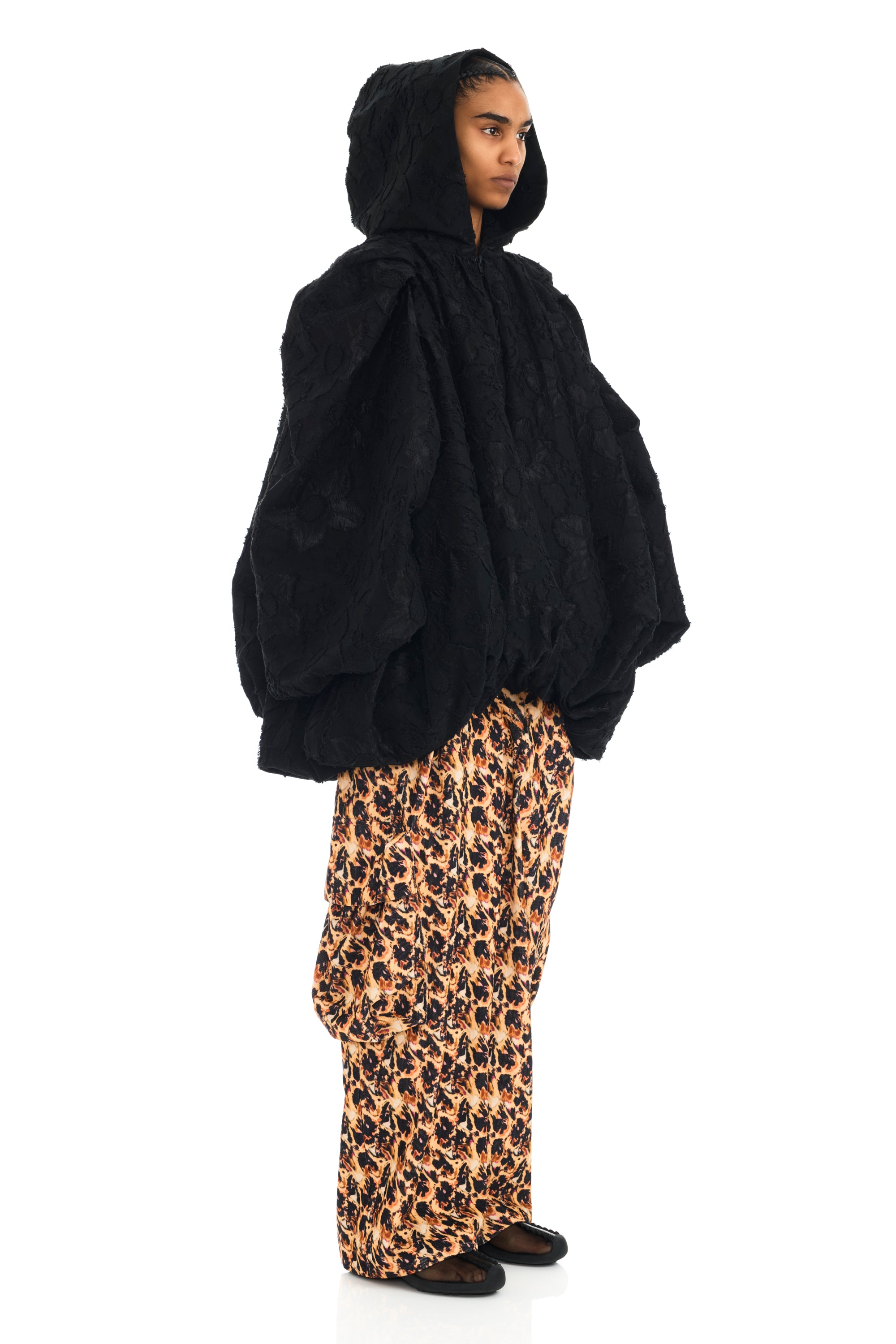 BLACK PILLOW COAT
