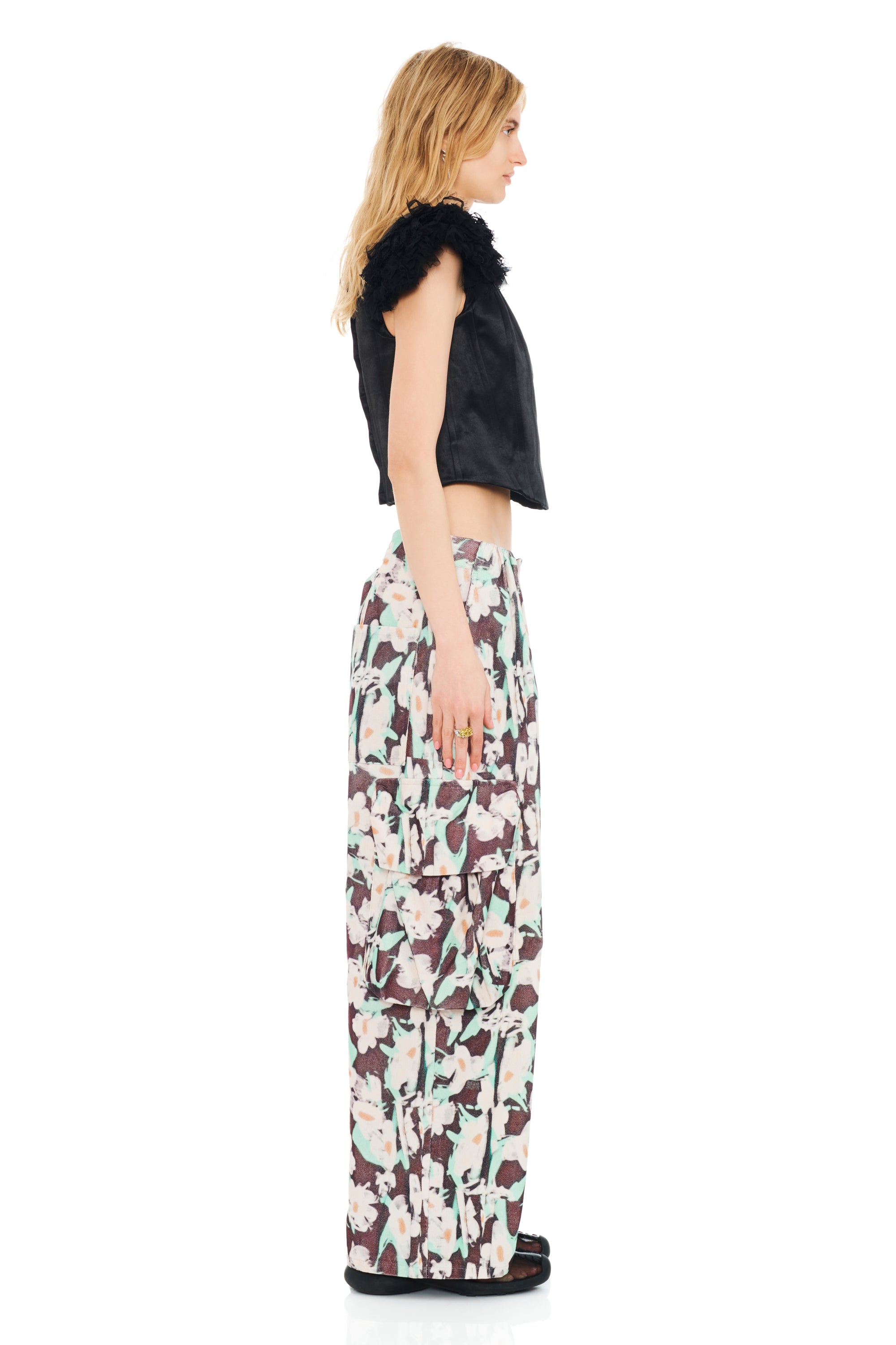 BLACK PAINTED DAISY PLEATED CARGO PANT