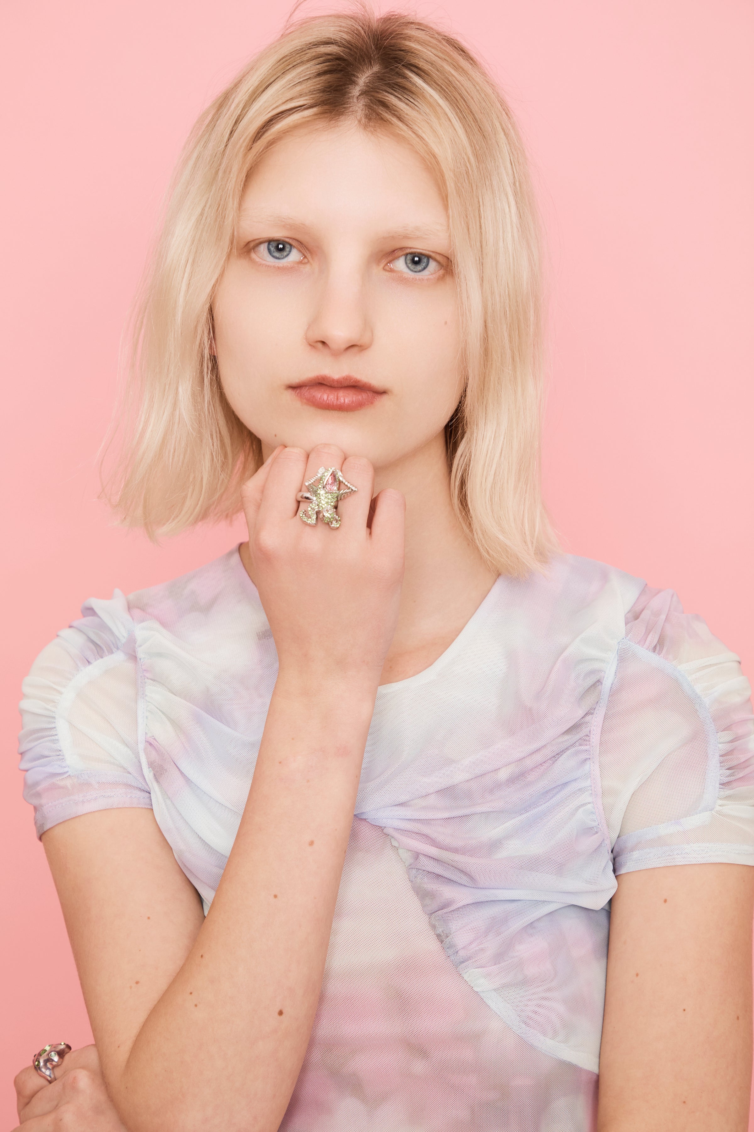APPLE PINK MANTIS RING