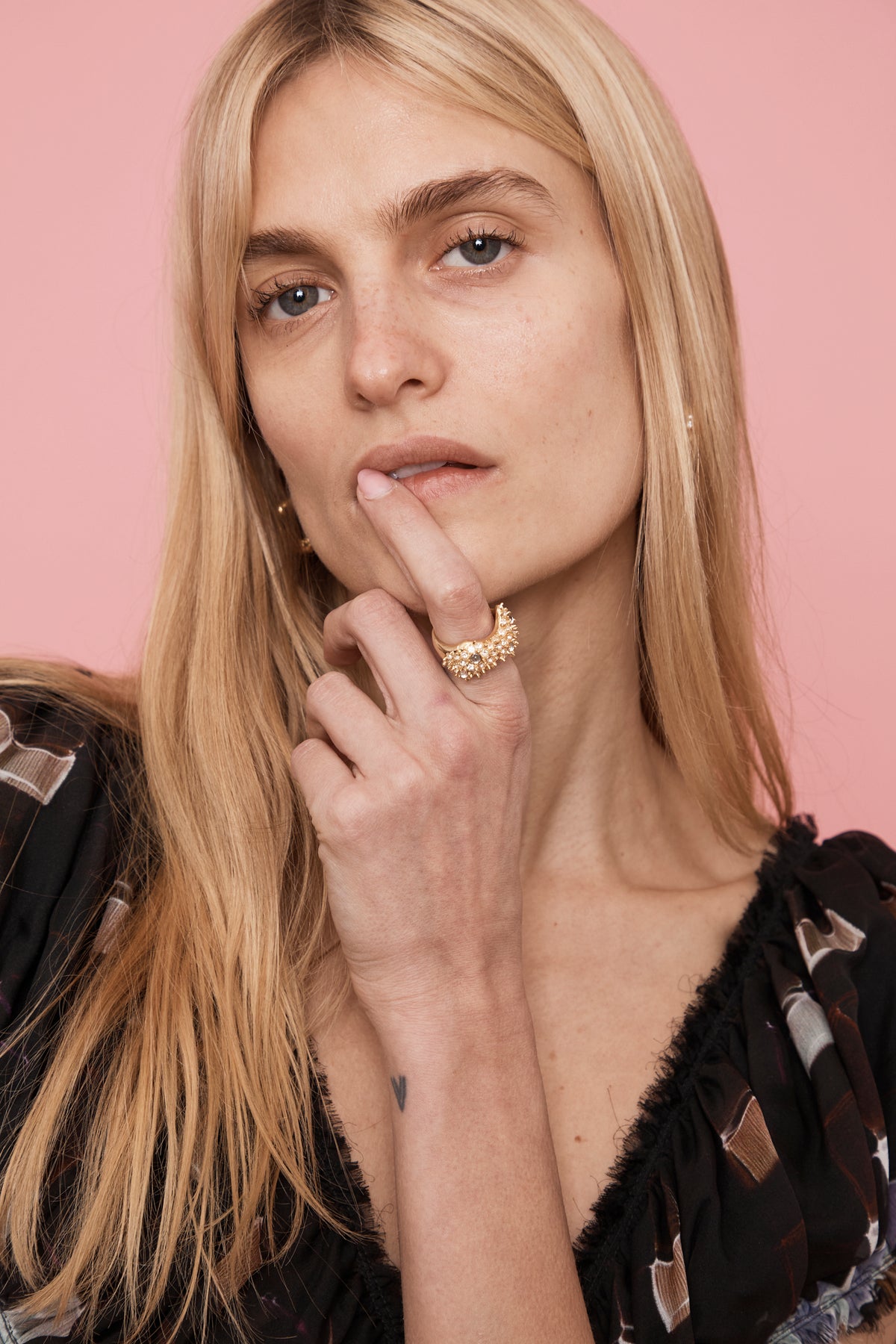 GOLD CLEAR BAT SPIKE RING