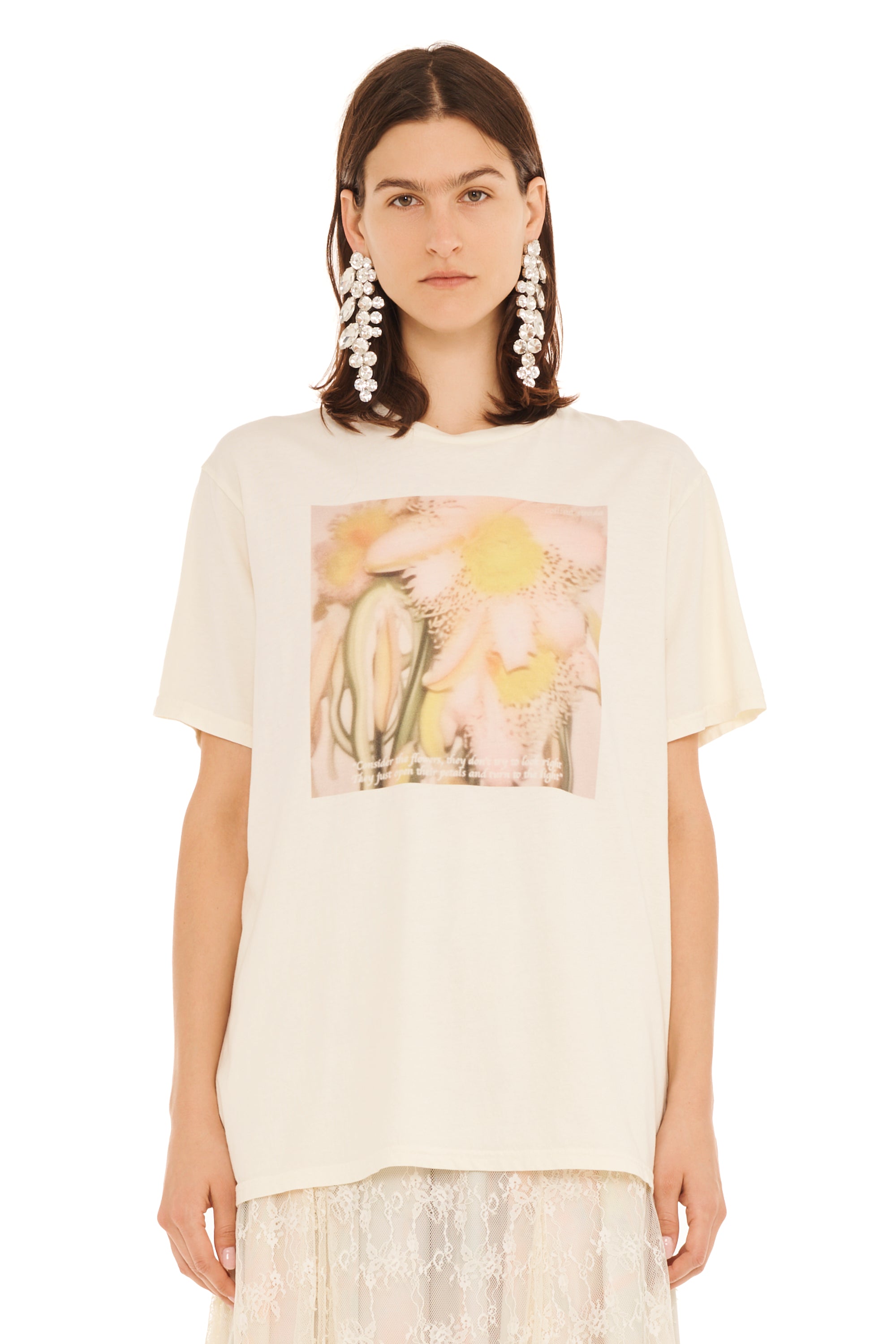 IVORY FLOWER PETAL GRAPHIC TEE