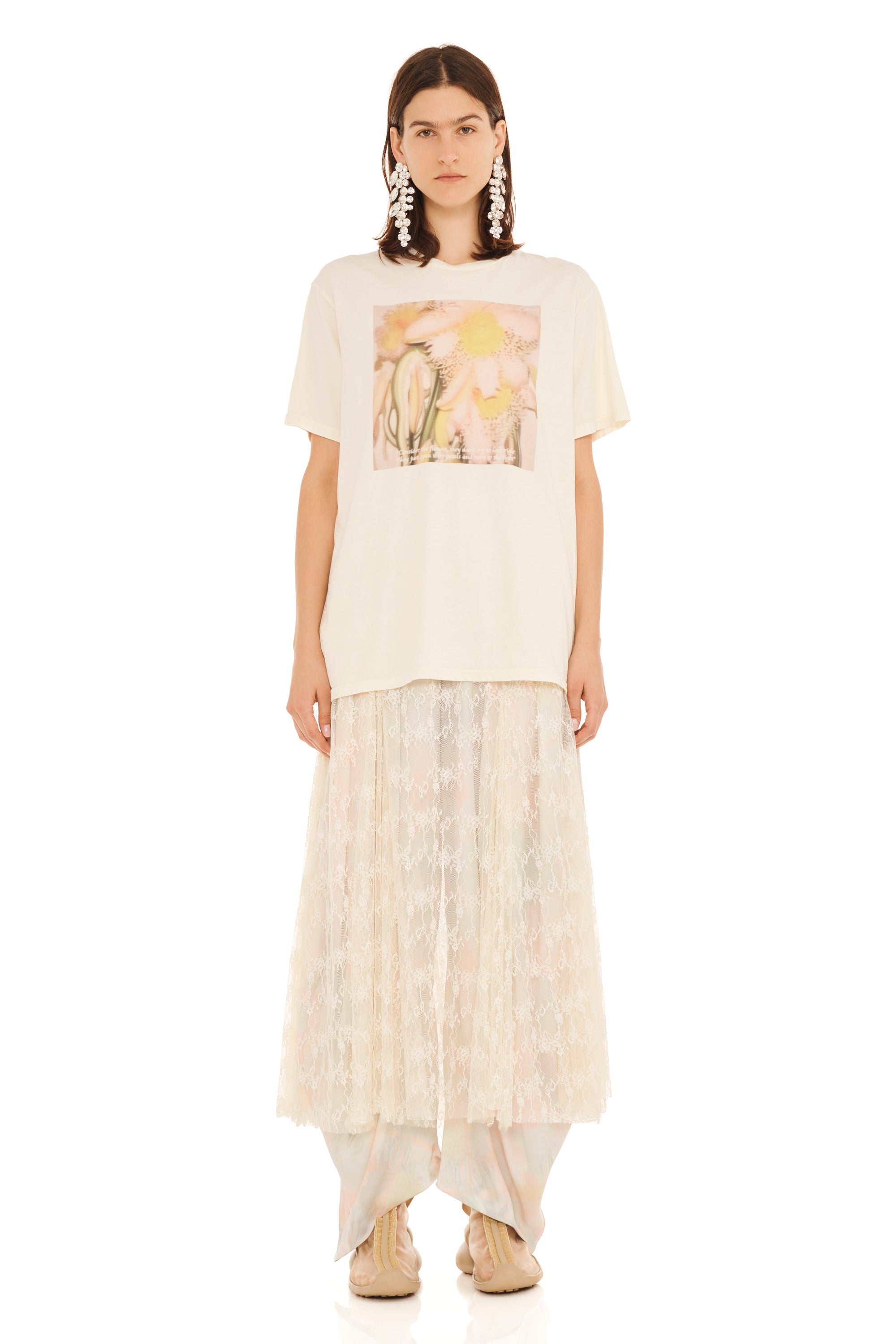 IVORY FLOWER PETAL GRAPHIC TEE