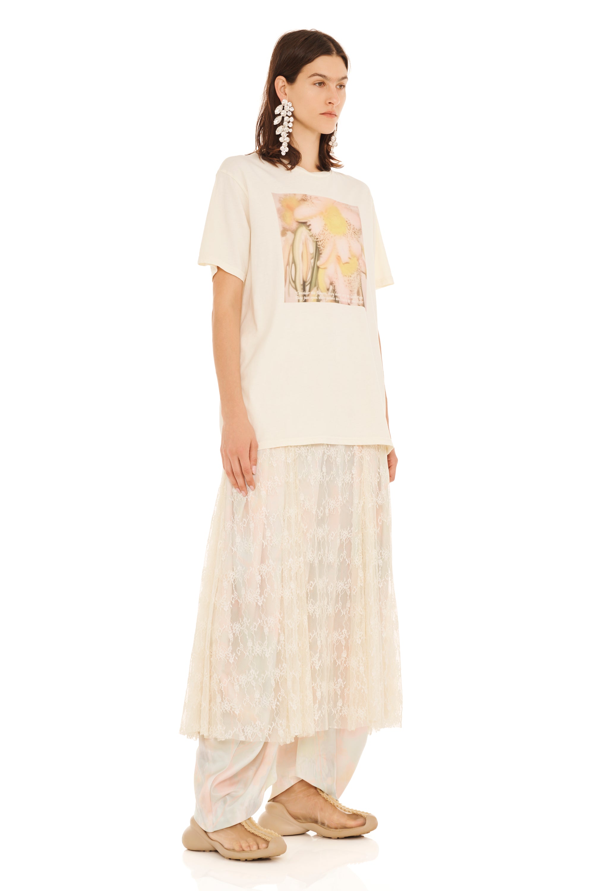 IVORY FLOWER PETAL GRAPHIC TEE