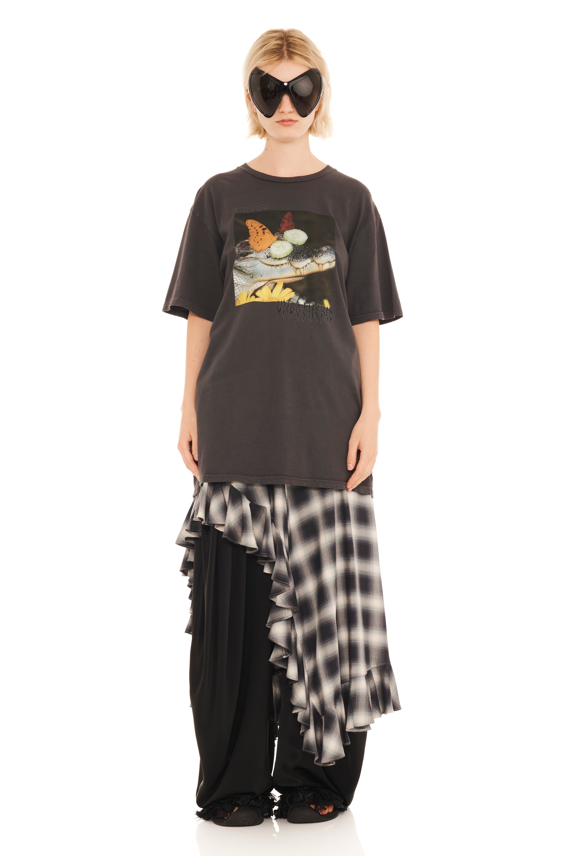 UNBOTHERED GRAPHIC TEE