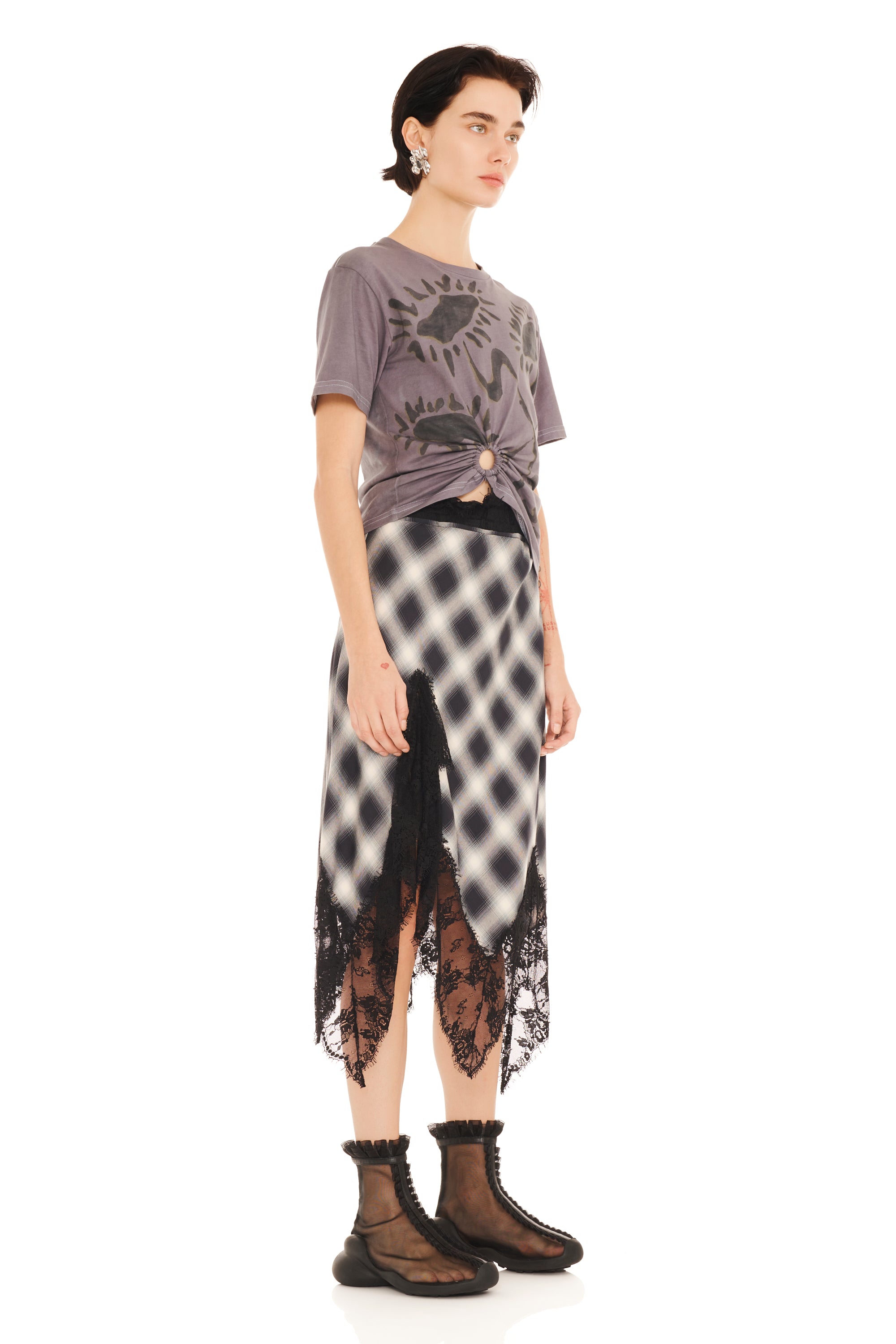 CHARCOAL DAISIES RING TEE