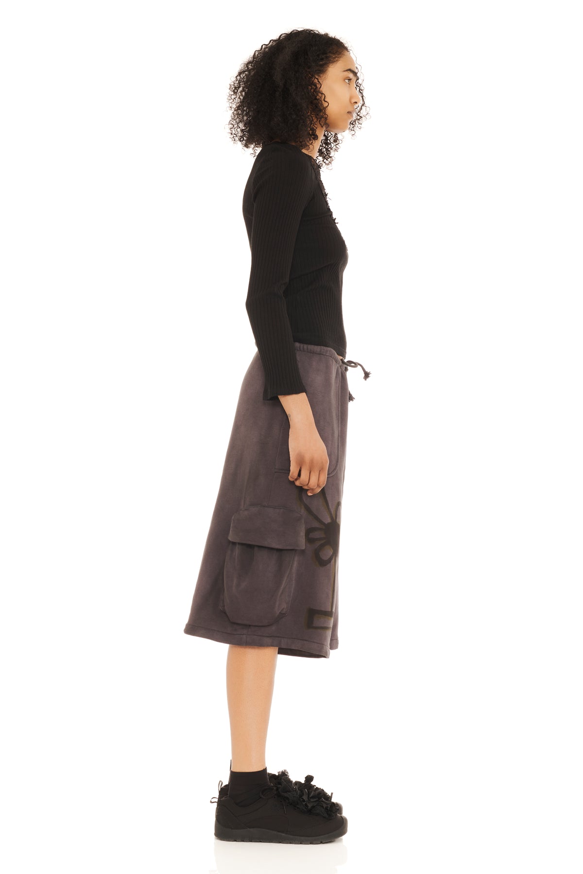 DARK CHARCOAL FLOWER POT CARGO SWEATSHORT