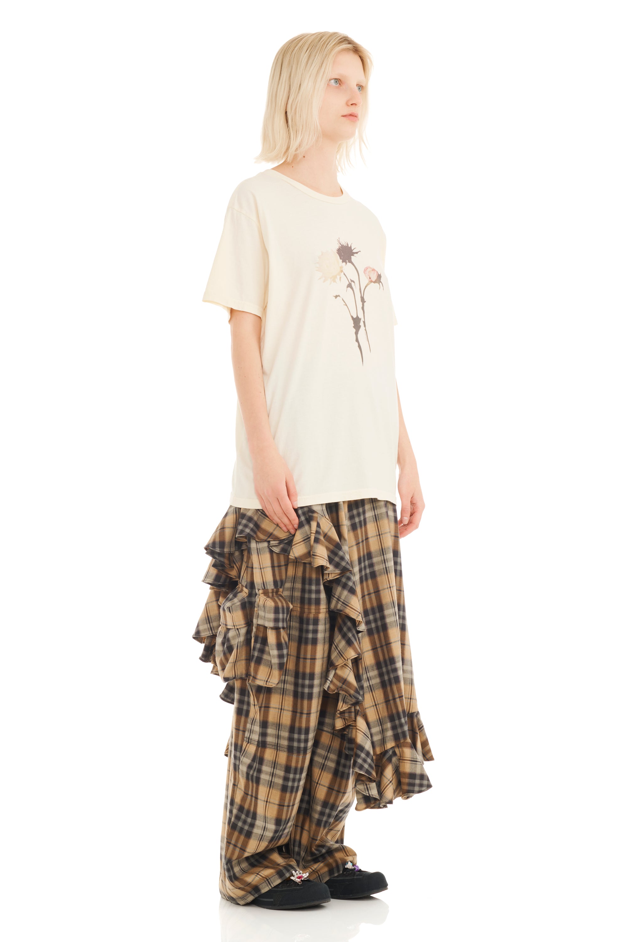 CREAM GOTH FLOWER DRIP GRAPHIC TEE