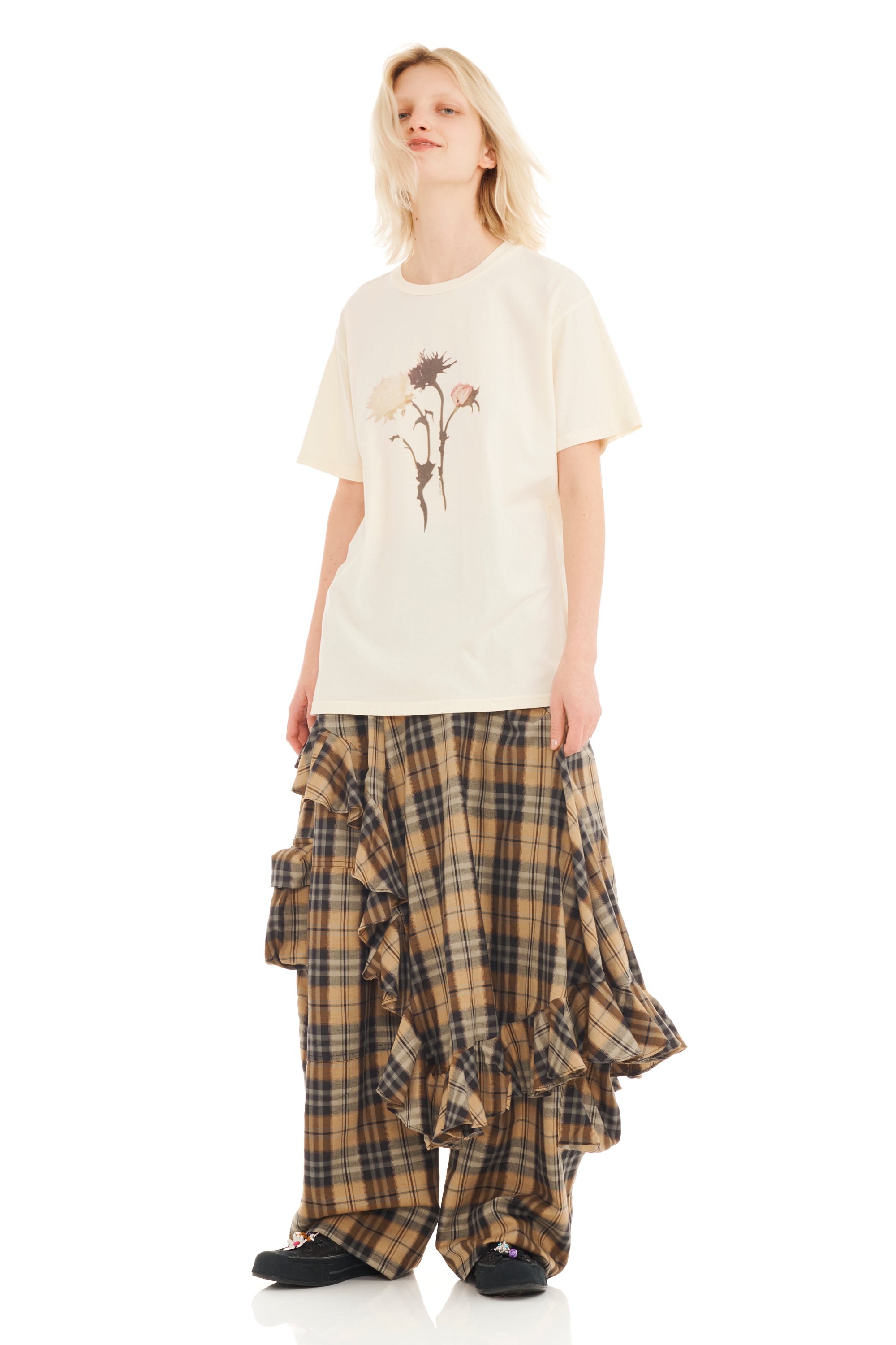 CREAM GOTH FLOWER DRIP GRAPHIC TEE
