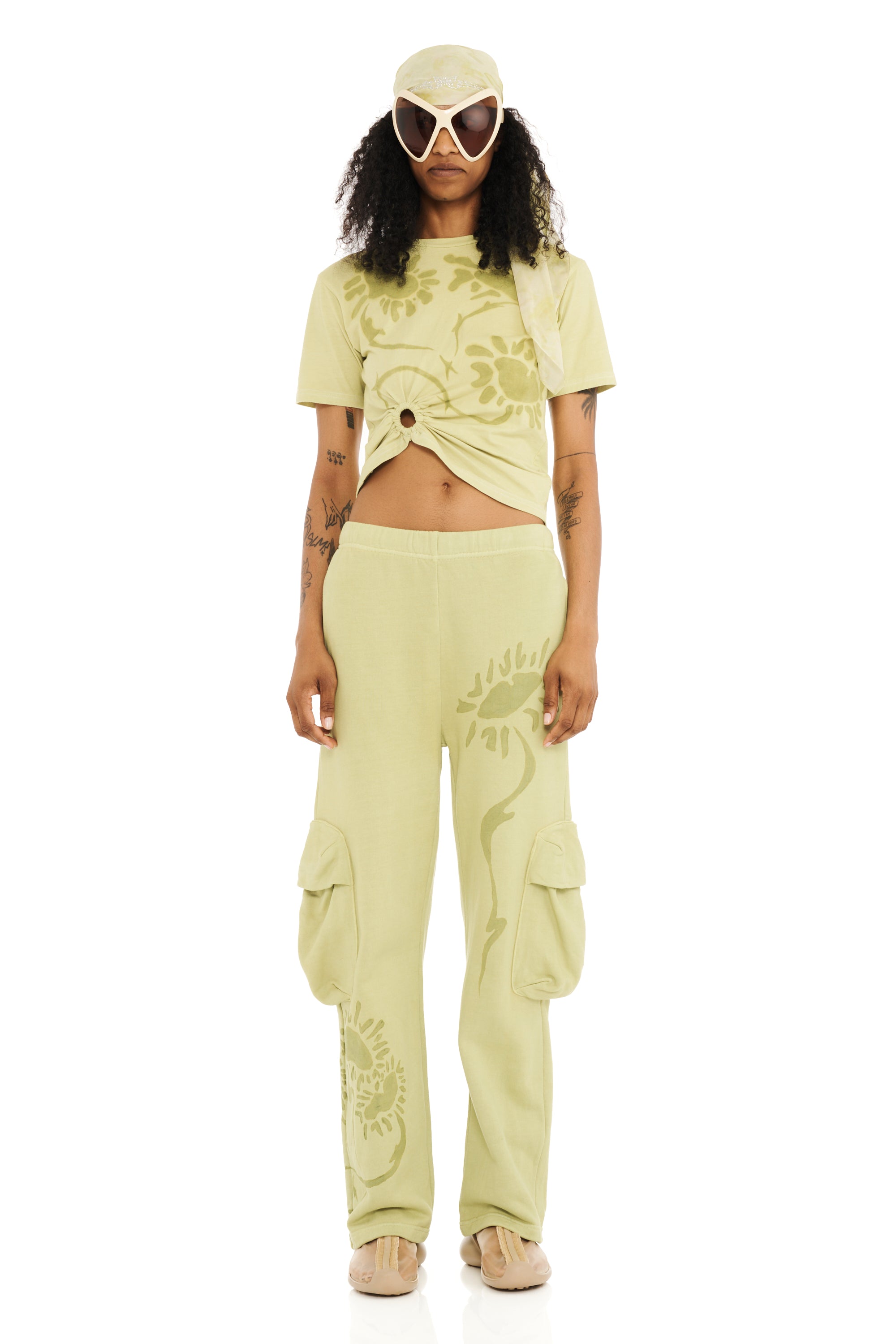 OLIVE DAISY CARGO SWEATPANT