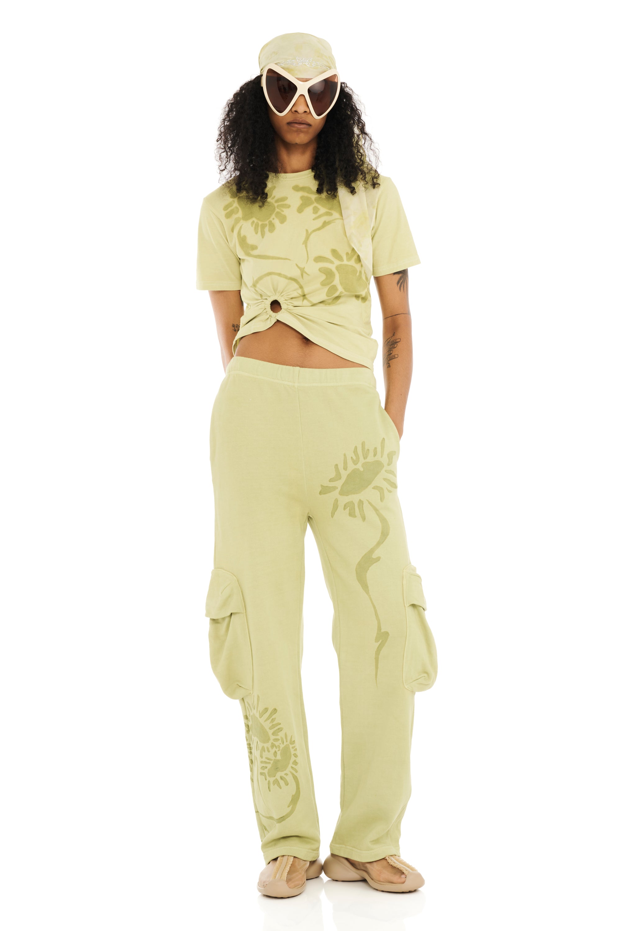 OLIVE DAISY CARGO SWEATPANT
