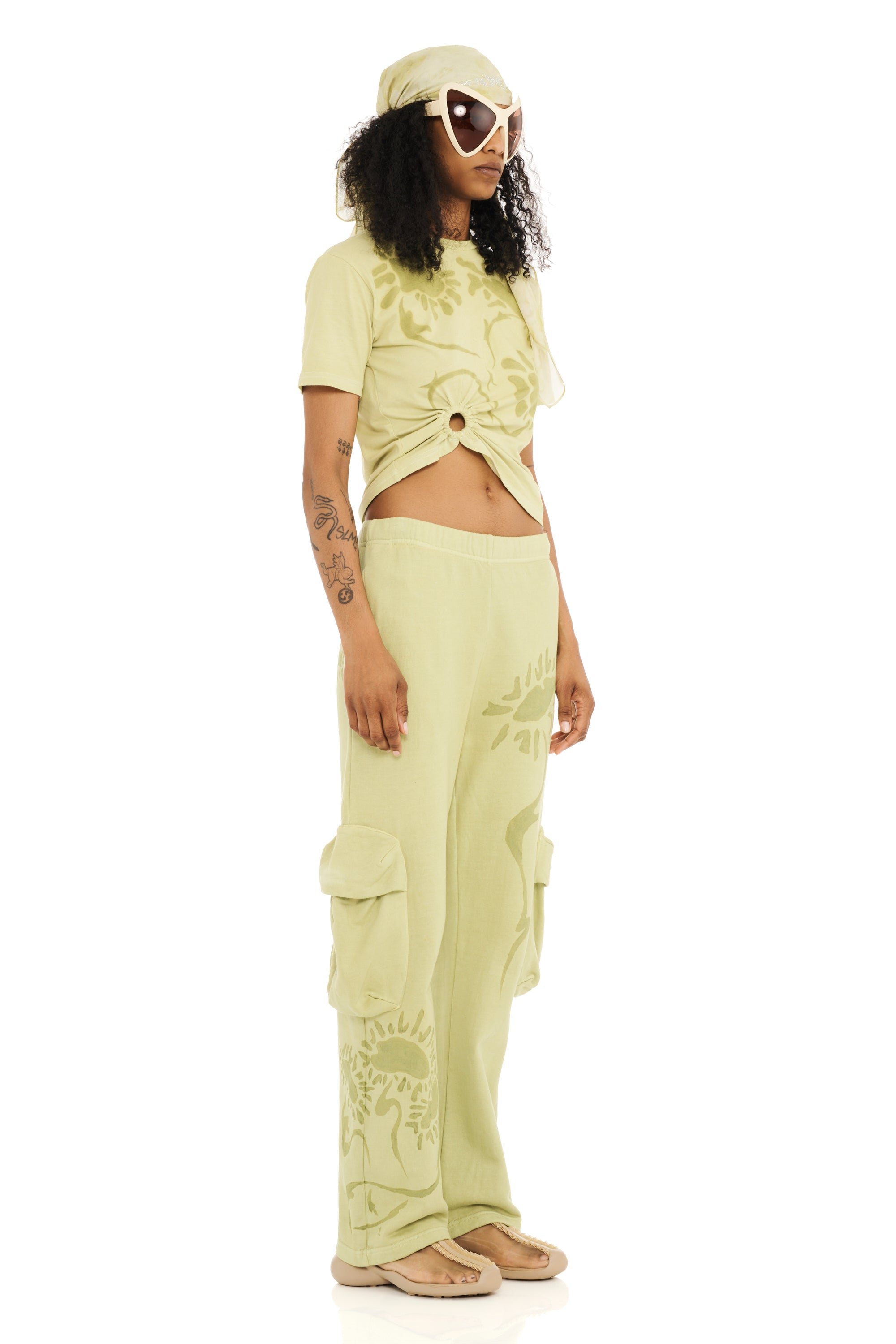 OLIVE DAISY CARGO SWEATPANT