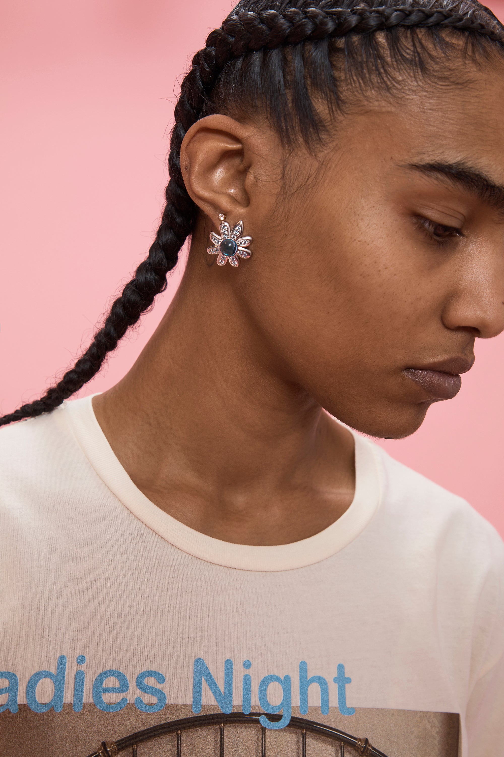 LIGHT SAPPHIRE CHAMOMILE EARRING