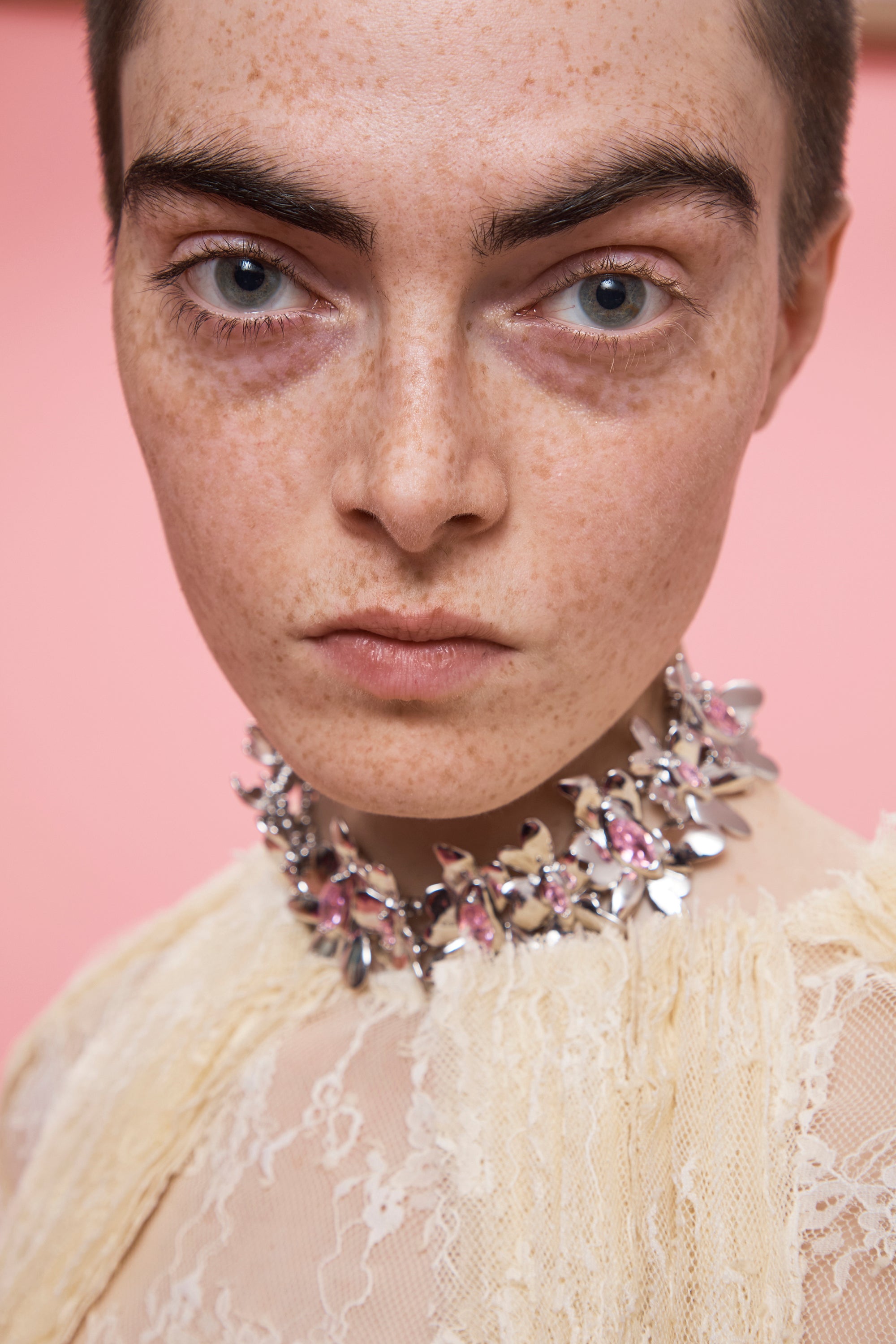 PINK MEGA DAISY NECKLACE