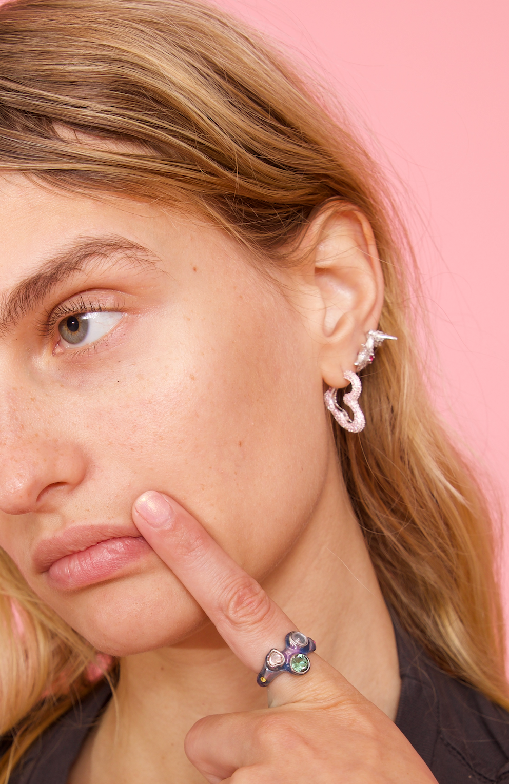 SOFT PINK CLEAR RHINESTONE HORN STUDS