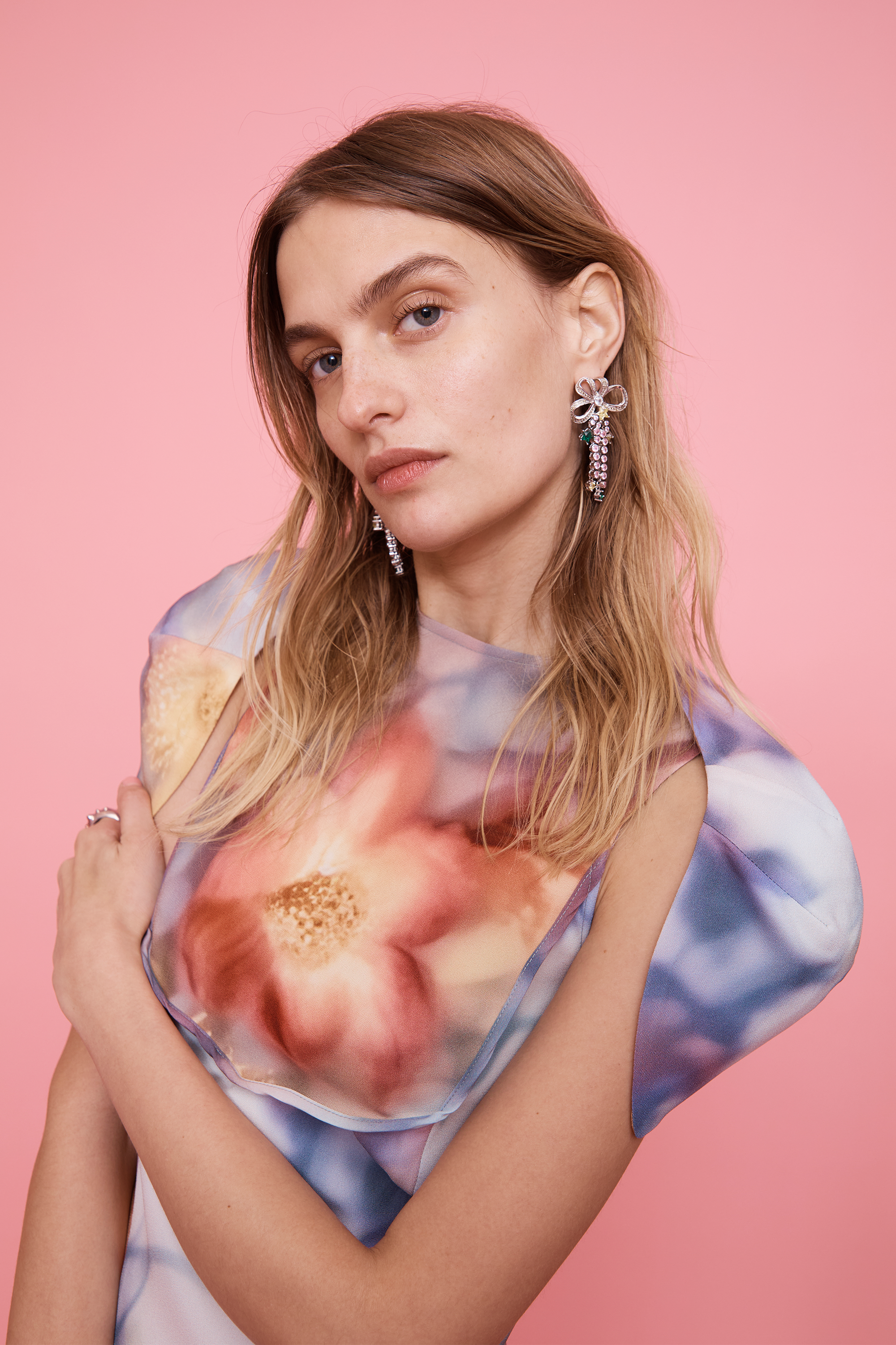 CANARY BOW JANGLE EARRINGS