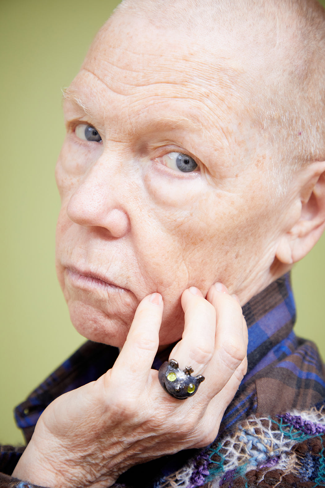 GLITTER BLACK PRINCESS BEAR RING