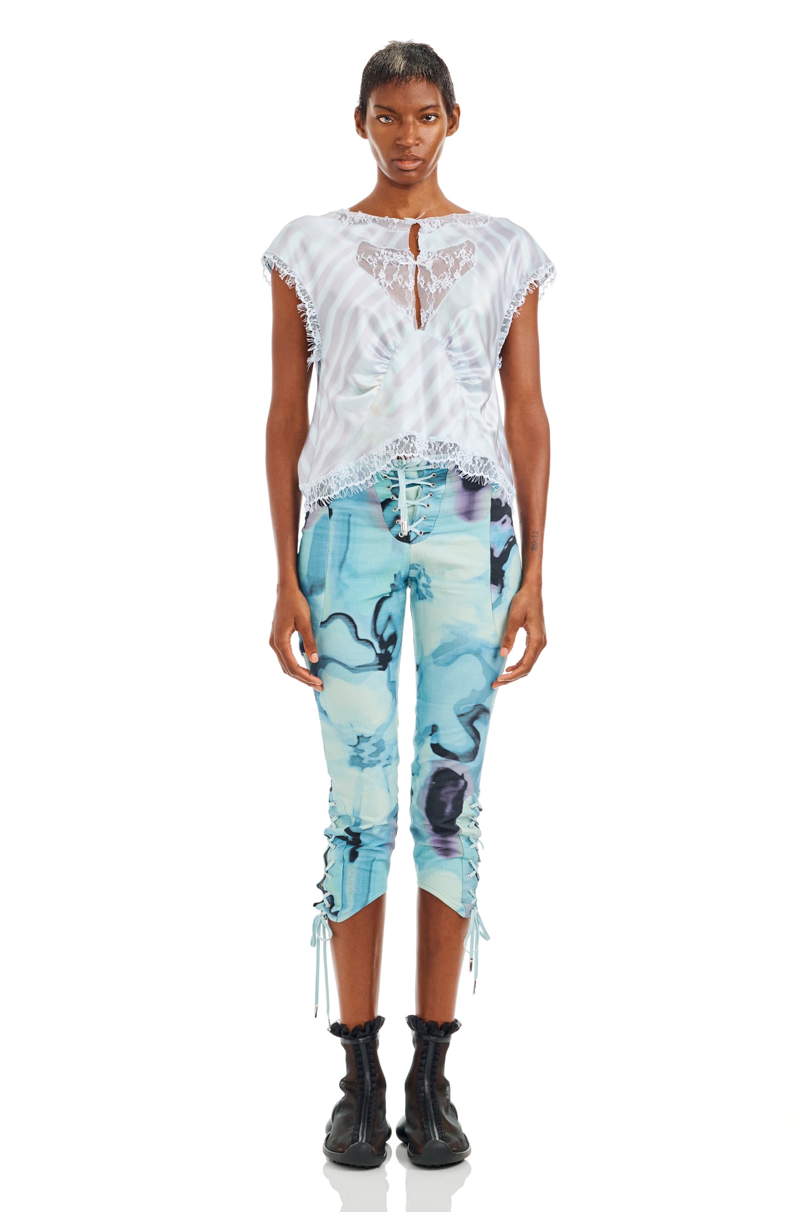 Collina Strada＞＞＞レースアップ フローラル トップ WASHED WAVY NAVY FLOWER STRIPE WATERLILY TOP | Collina