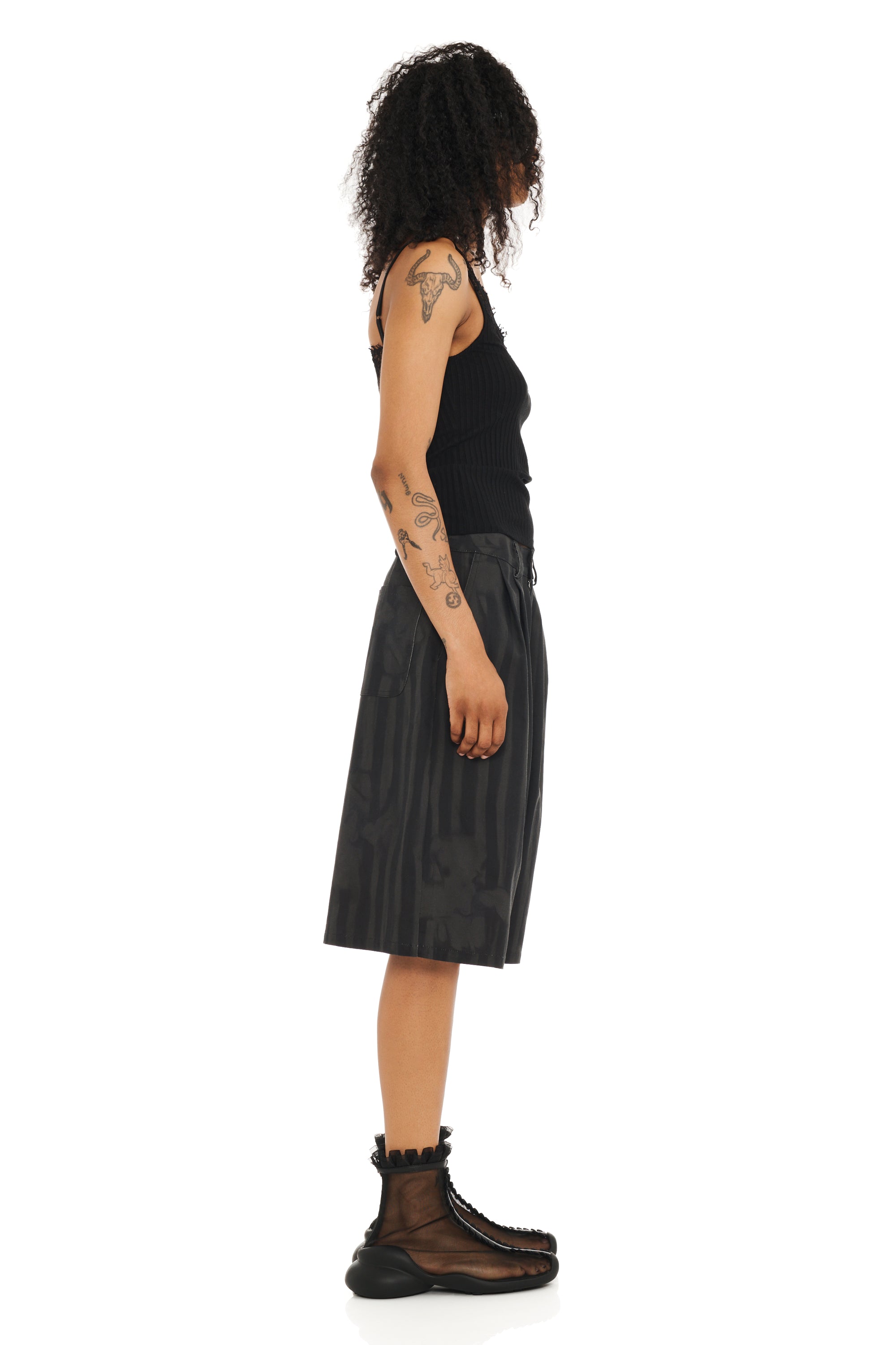 BLACK WAVY FLORAL STRIPE CATCHFLY SHORTS