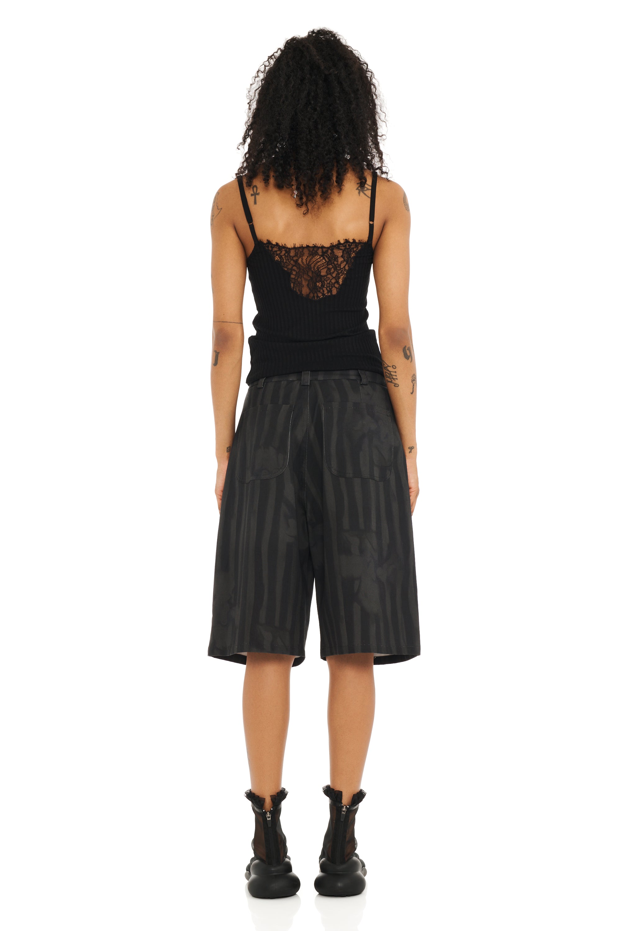 BLACK WAVY FLORAL STRIPE CATCHFLY SHORTS