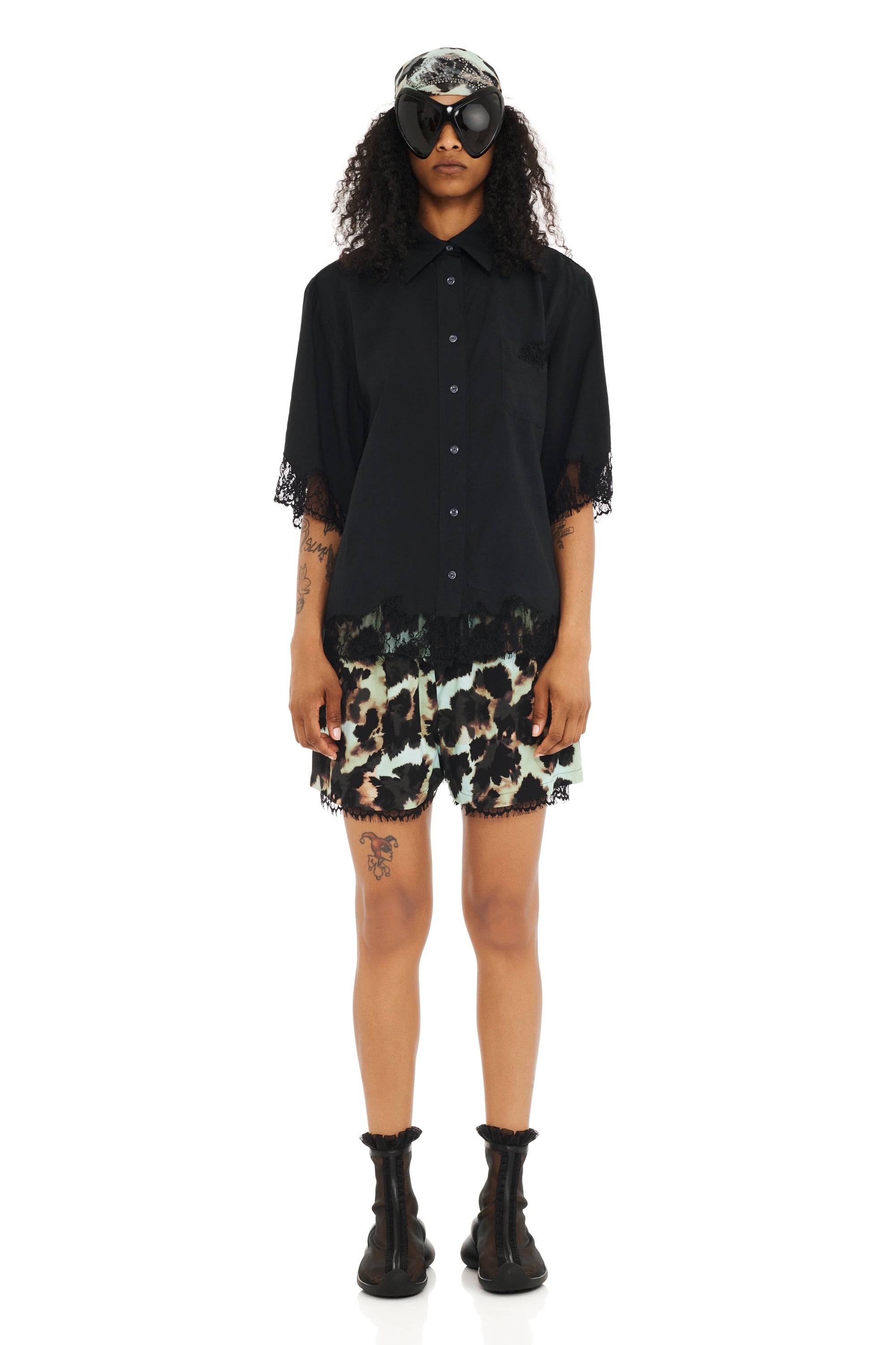BLACK ANEMONE BUTTON UP