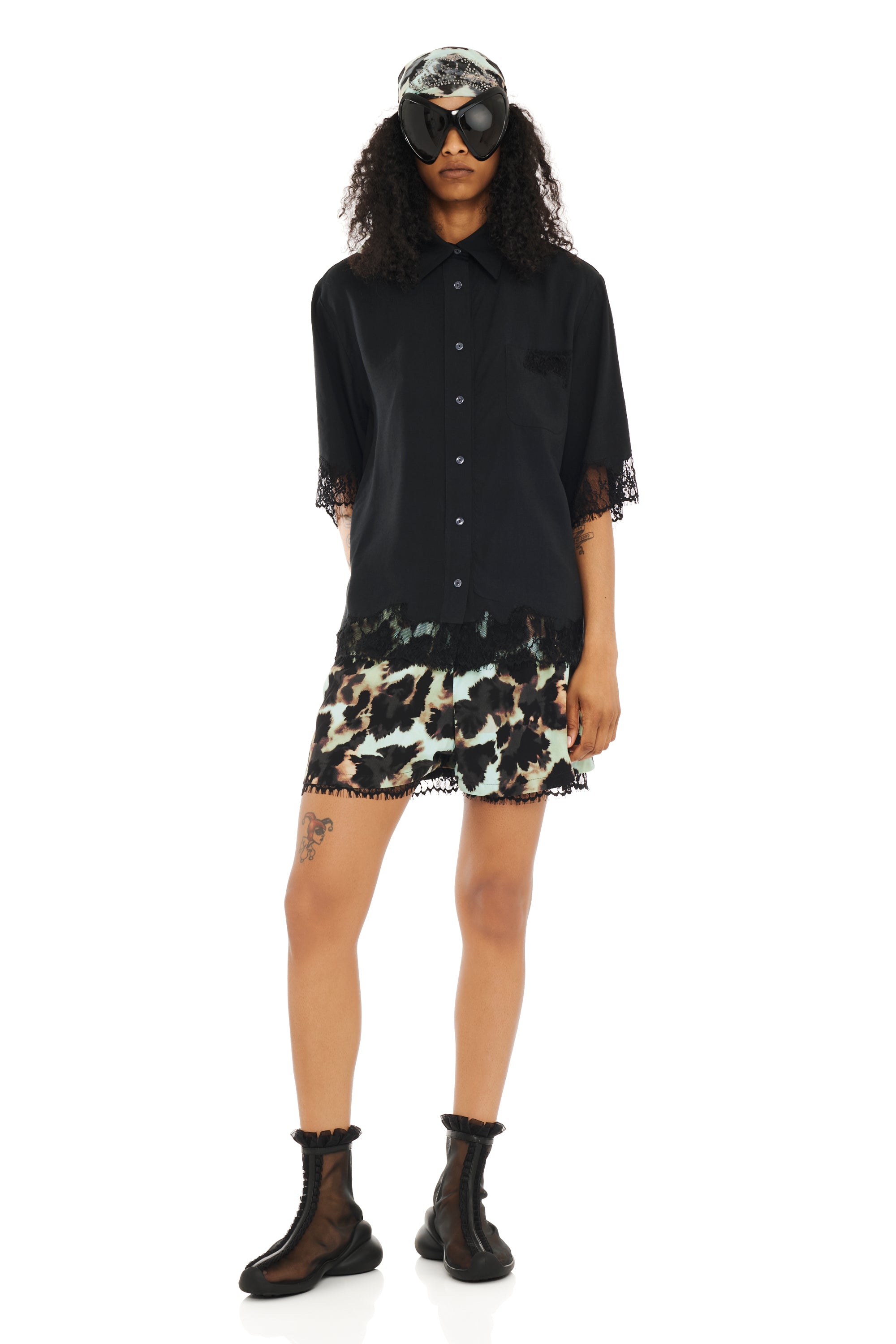 BLACK ANEMONE BUTTON UP