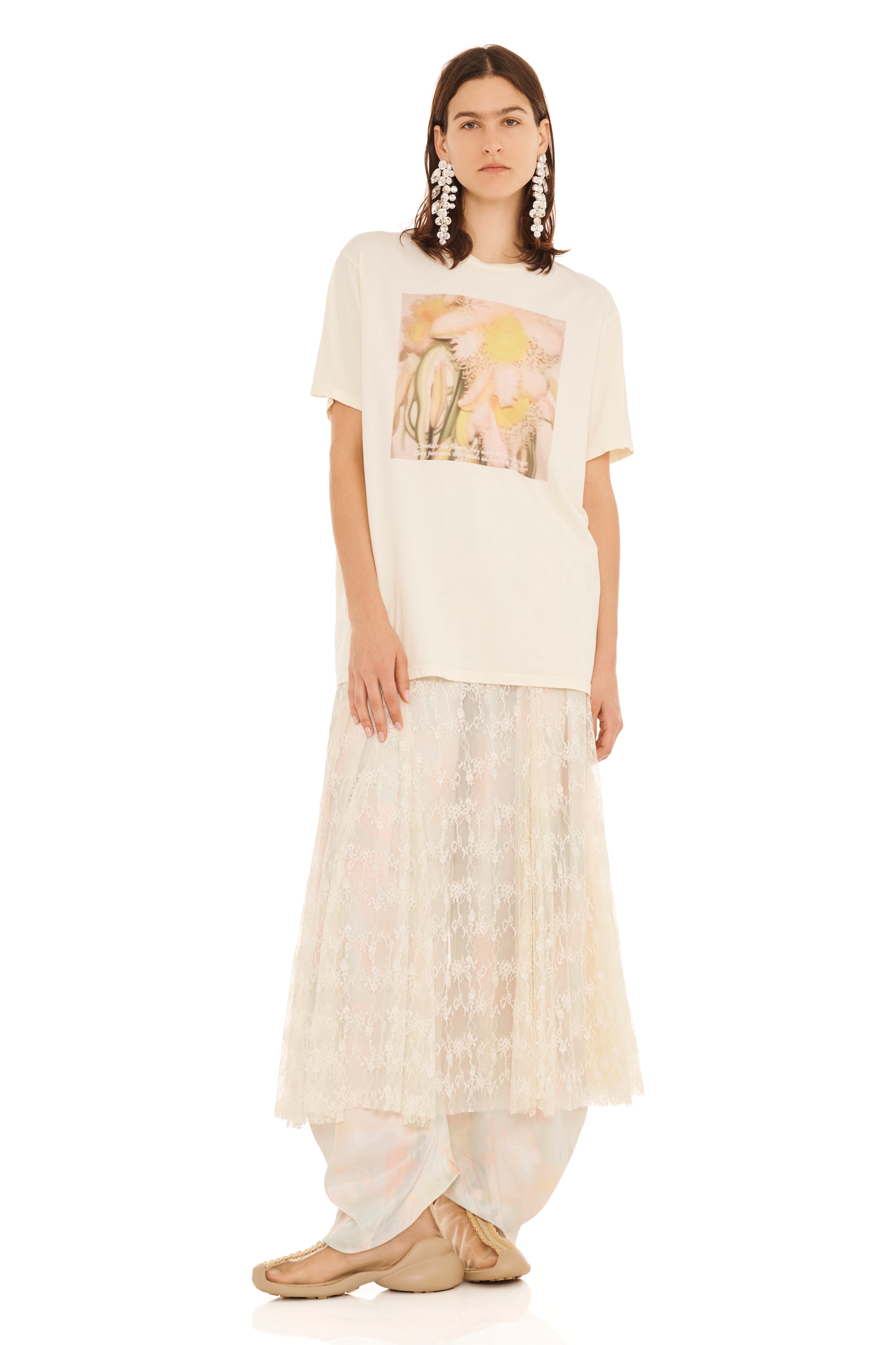 IVORY FLOWER PETAL GRAPHIC TEE