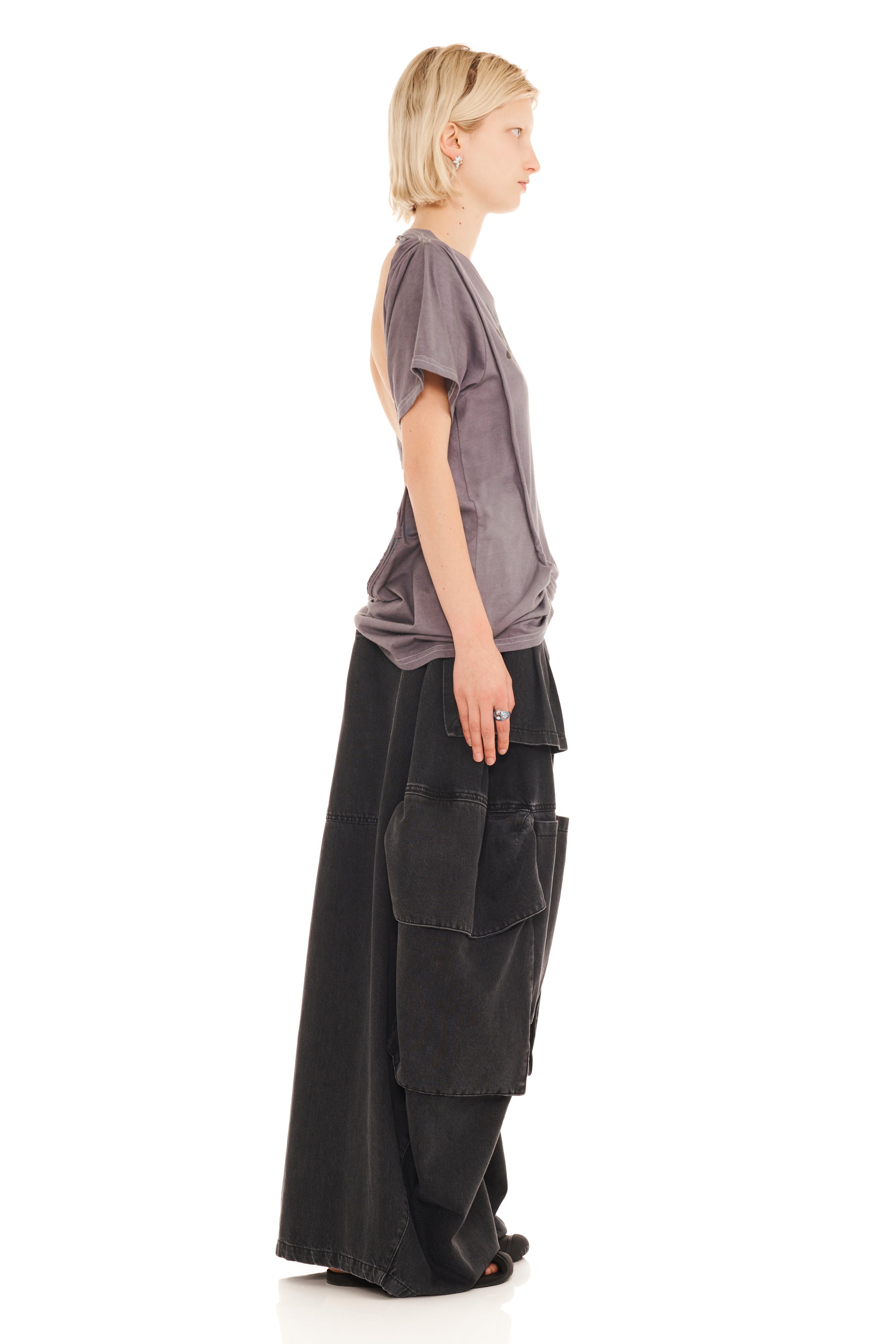 CHARCOAL DAISIES HAZEL TEE