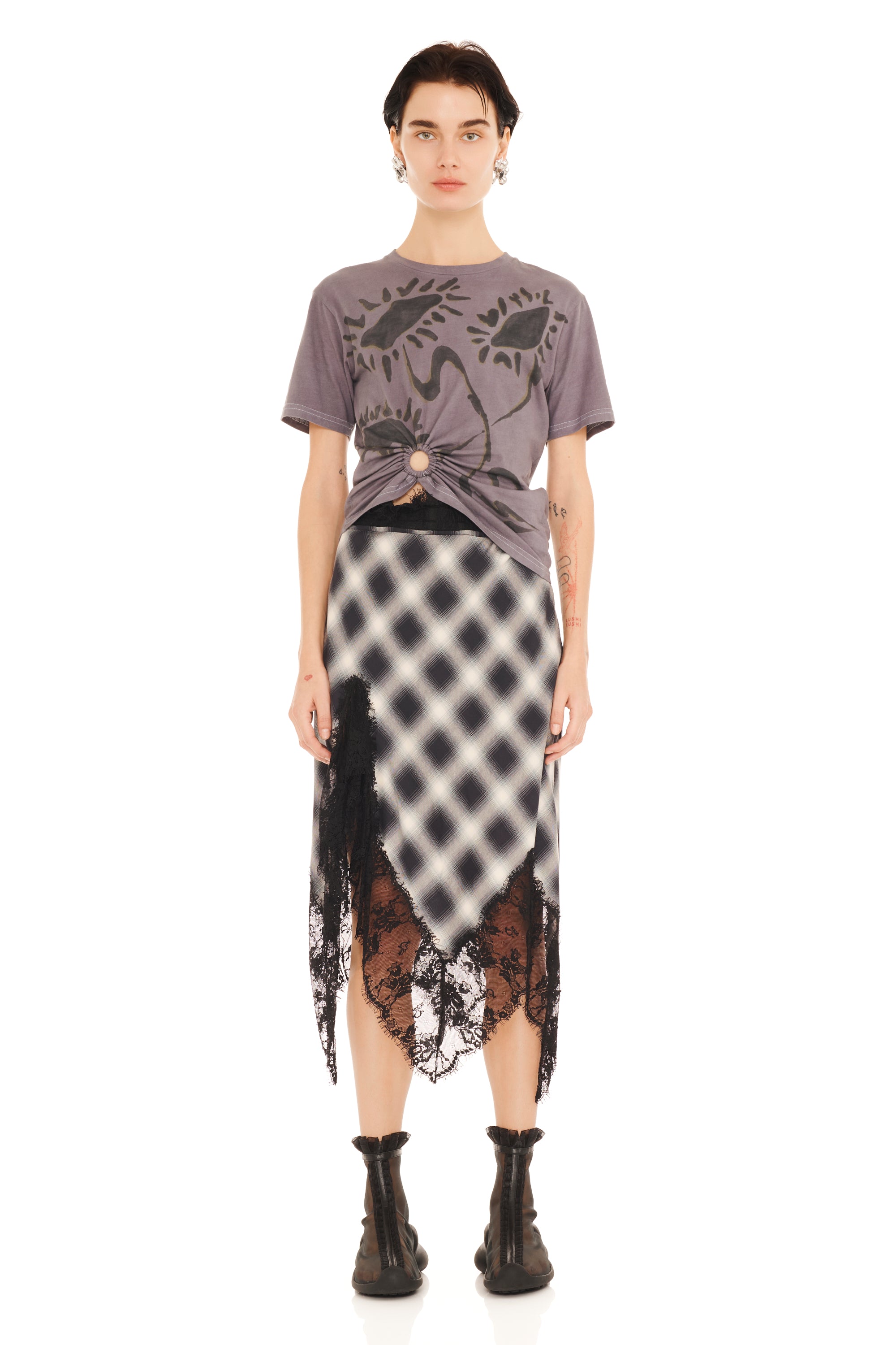 CHARCOAL DAISIES RING TEE