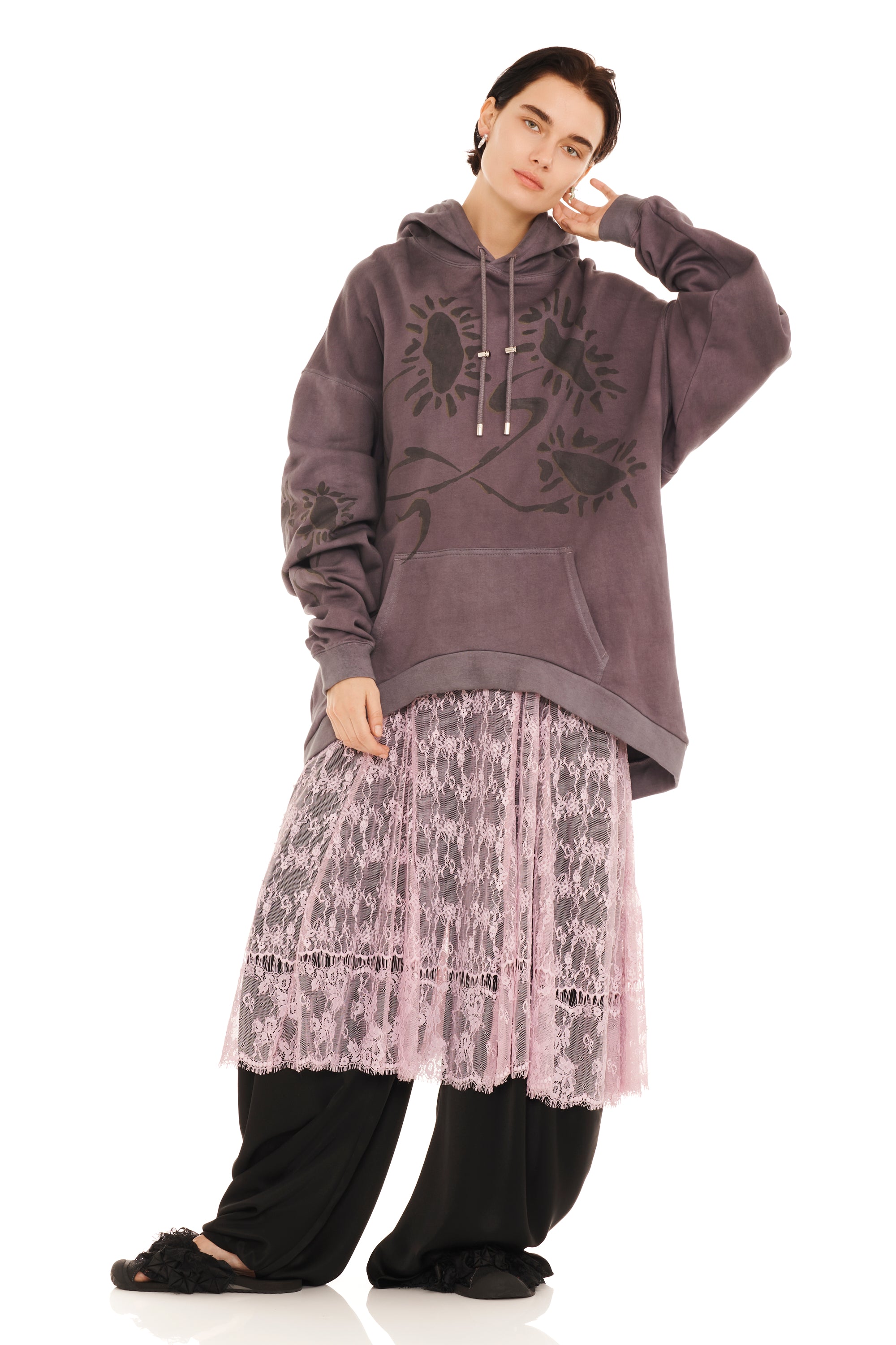 CHARCOAL DAISIES ROUND HEM HOODIE
