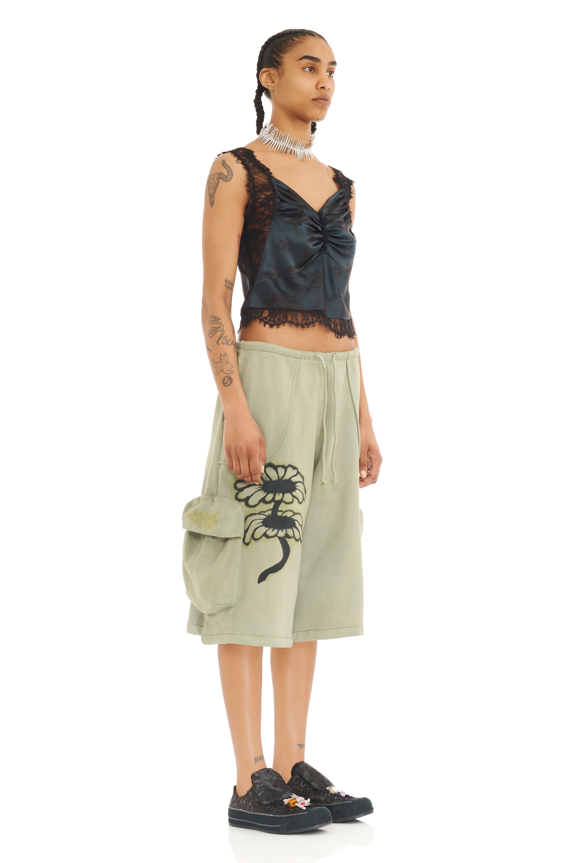 OLIVE TWIN FLOWERS CARGO SWEATSHORTS