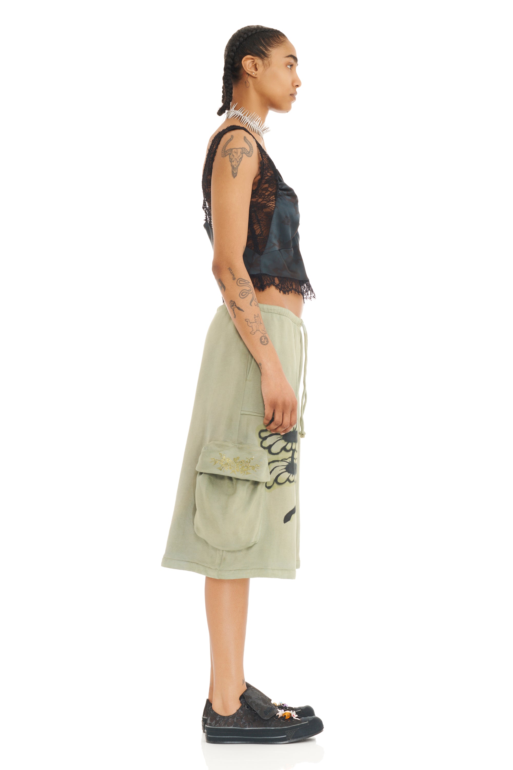 OLIVE TWIN FLOWERS CARGO SWEATSHORTS
