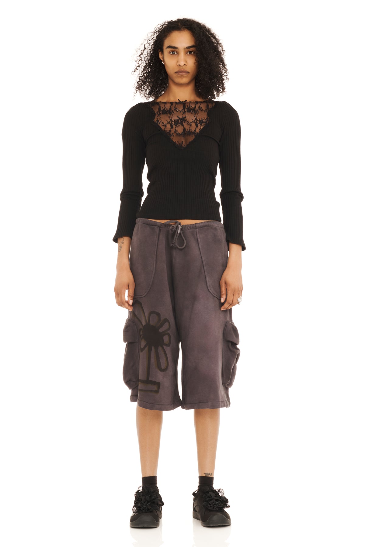 DARK CHARCOAL FLOWER POT CARGO SWEATSHORT