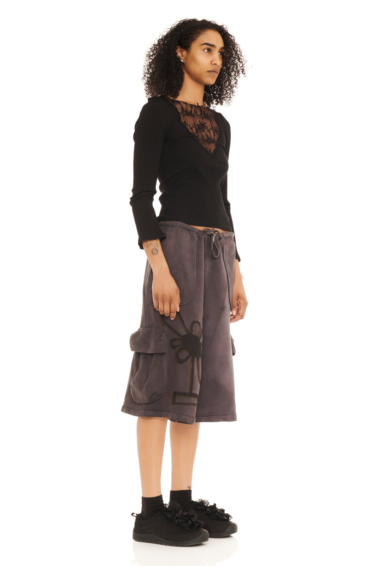 DARK CHARCOAL FLOWER POT CARGO SWEATSHORT