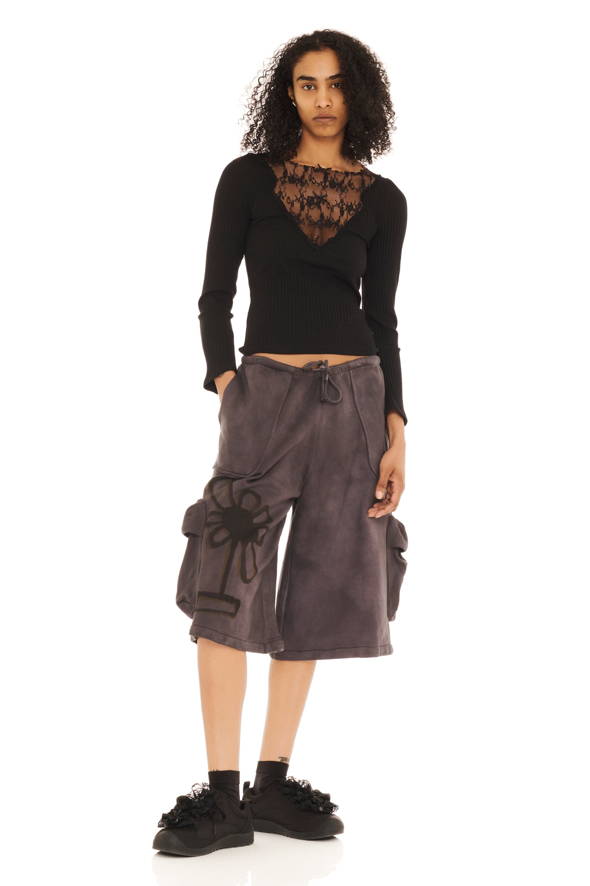 DARK CHARCOAL FLOWER POT CARGO SWEATSHORT