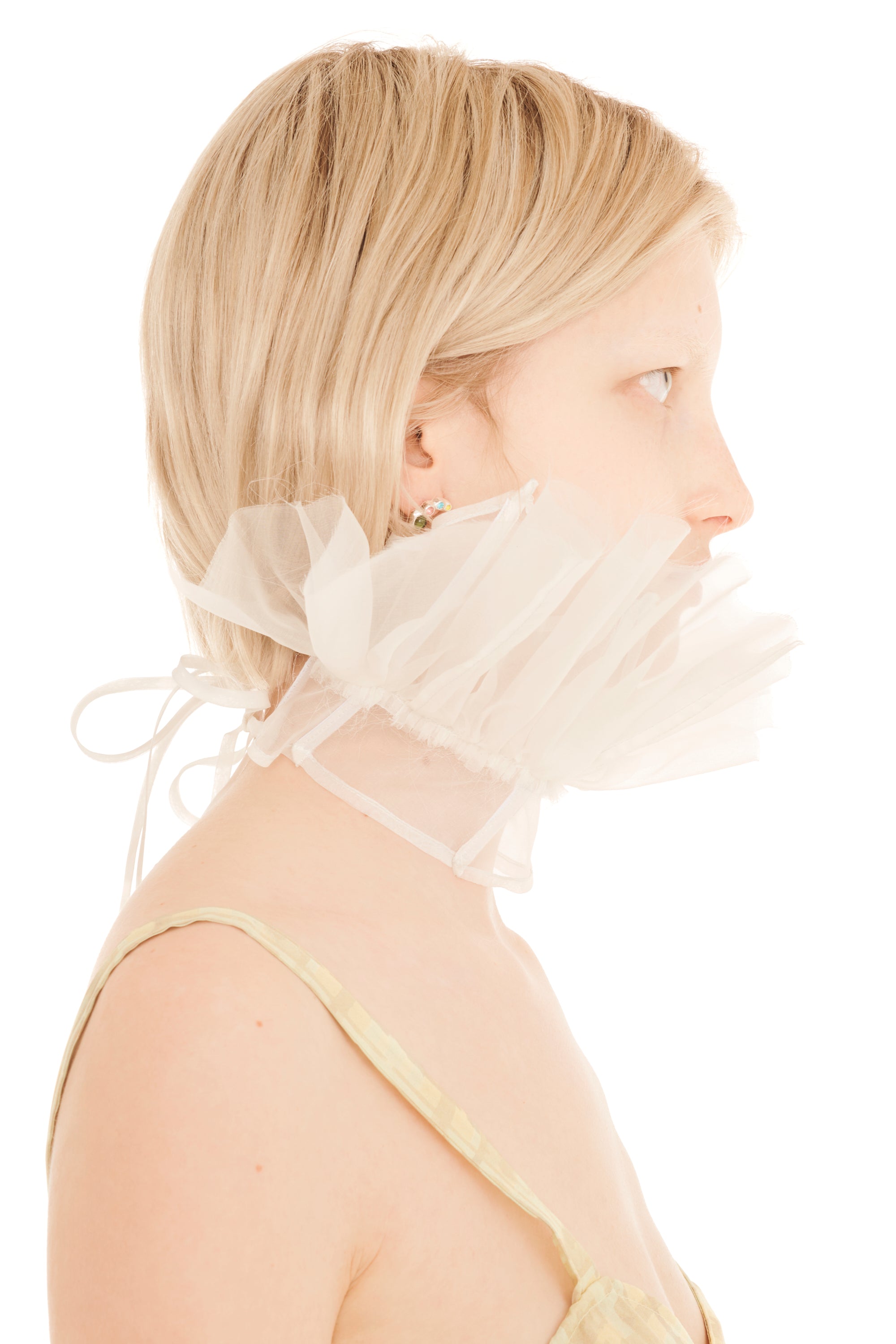 WHITE LESTAT COLLAR