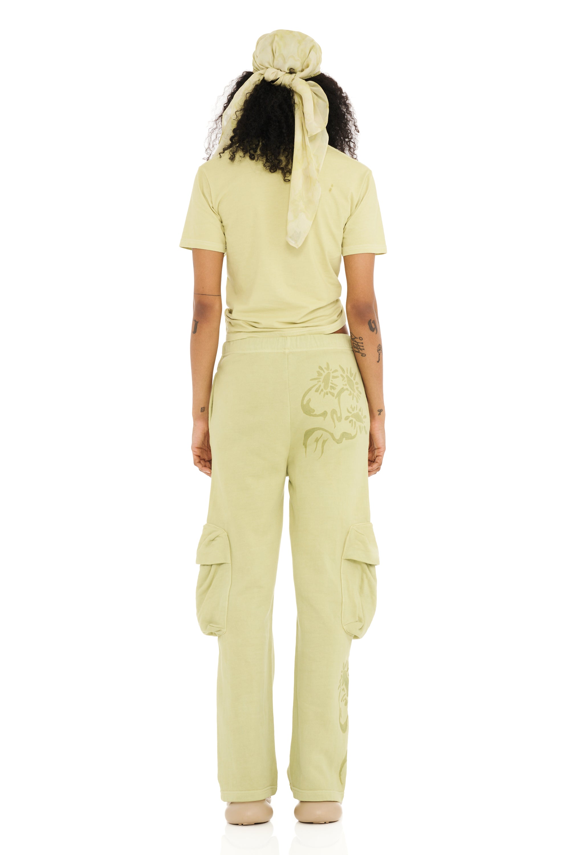 OLIVE DAISY CARGO SWEATPANT