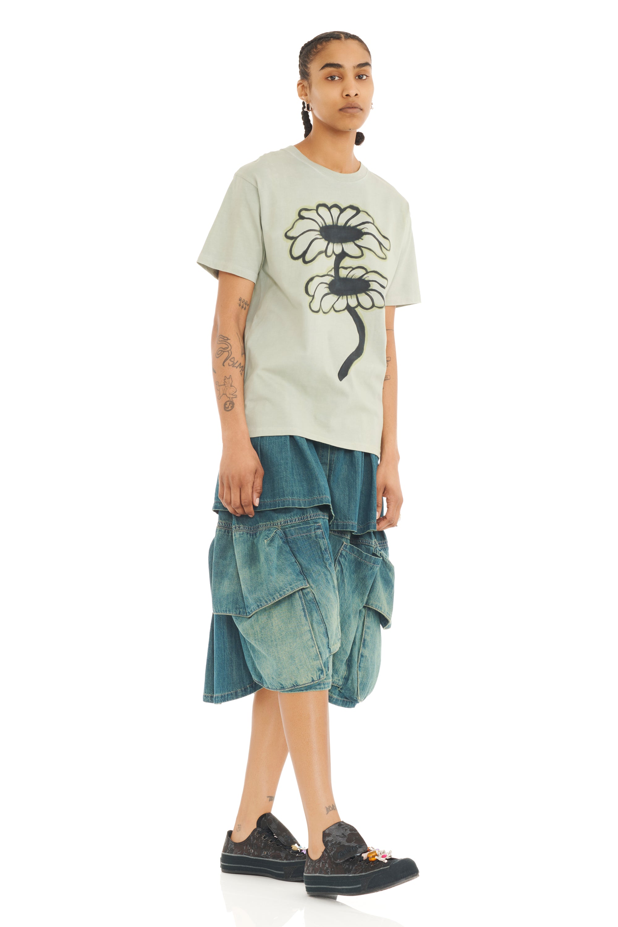 OLIVE TWIN FLOWERS PAINTED TEE