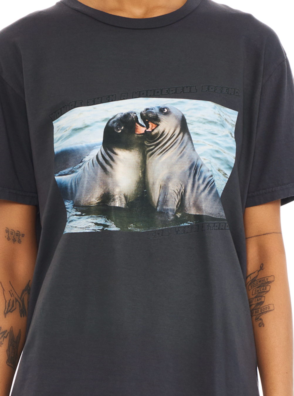 WONDERFUL FRIEND GRAPHIC TEE