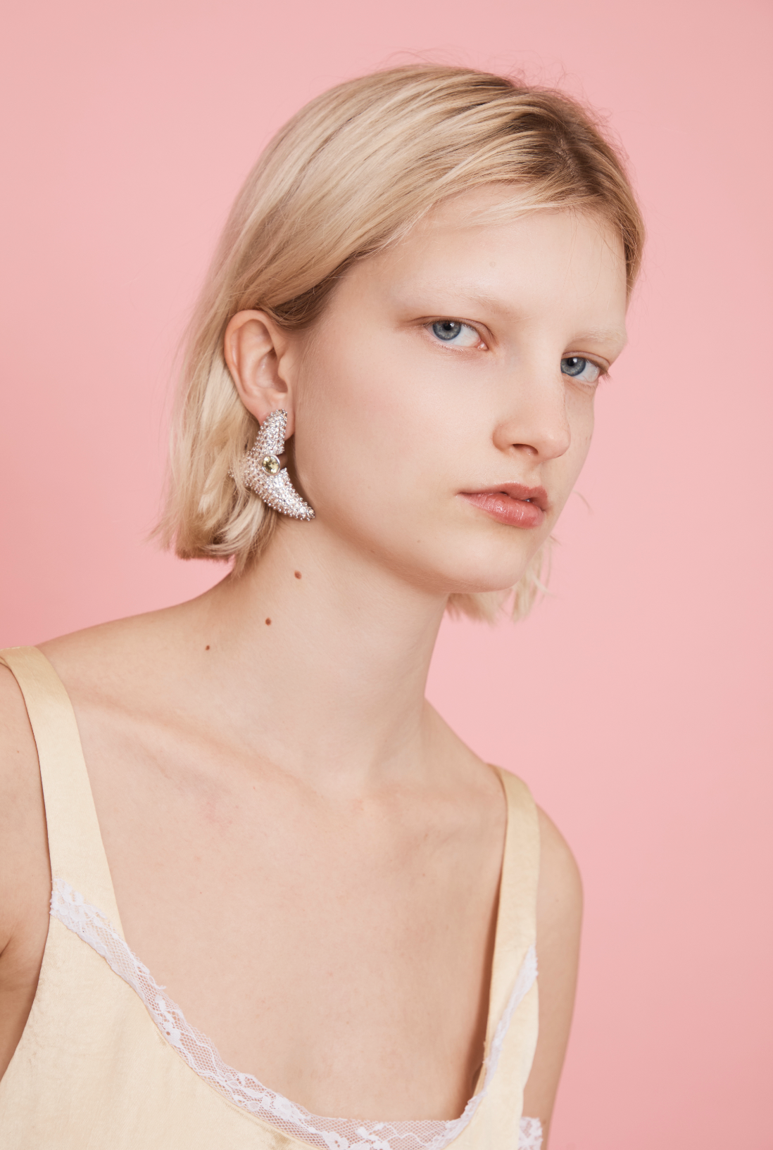 CHAMPAGNE OLIVE SUPER TRIGON STUDS