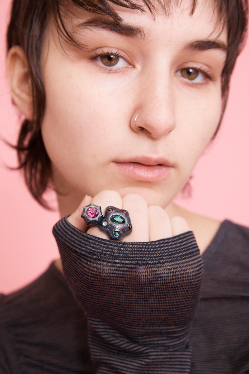 GLITTER BLACK STARLET RING